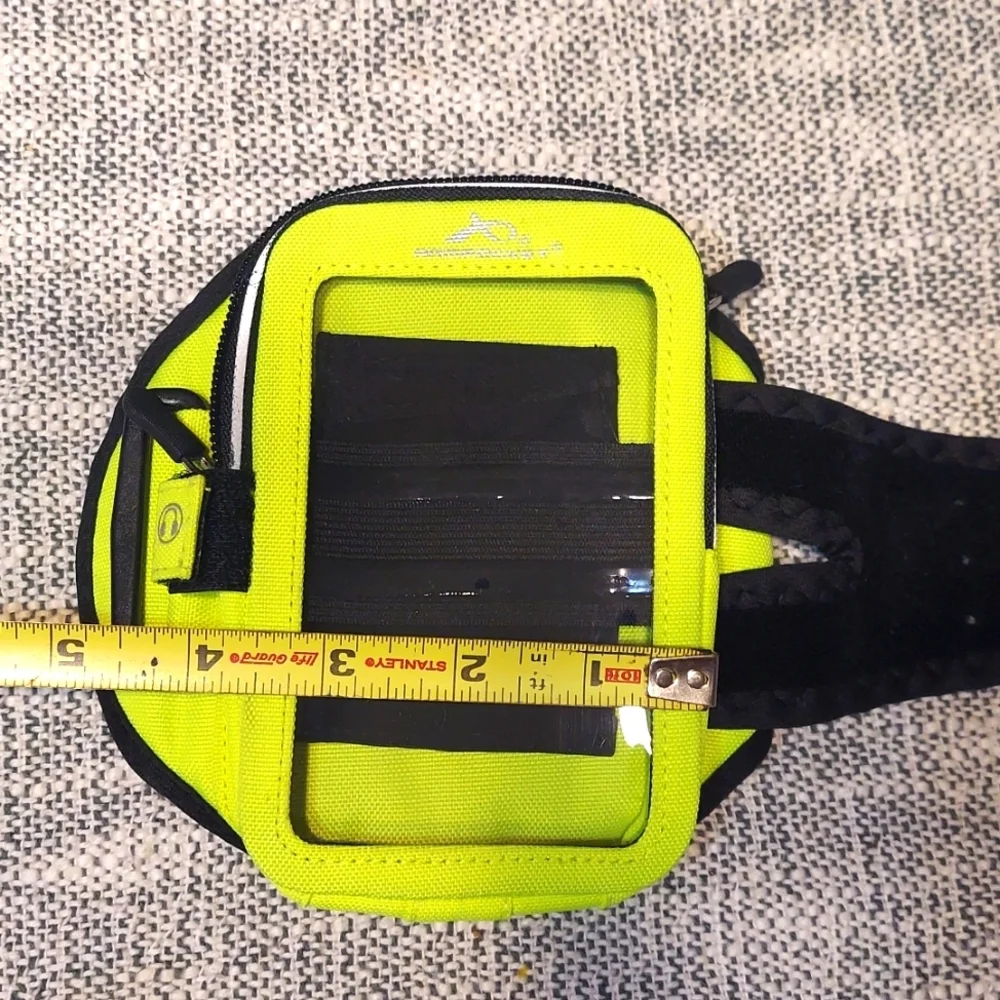 NWOT Armpocket Exercise Velcro Arm Band Cell Phone Holder
